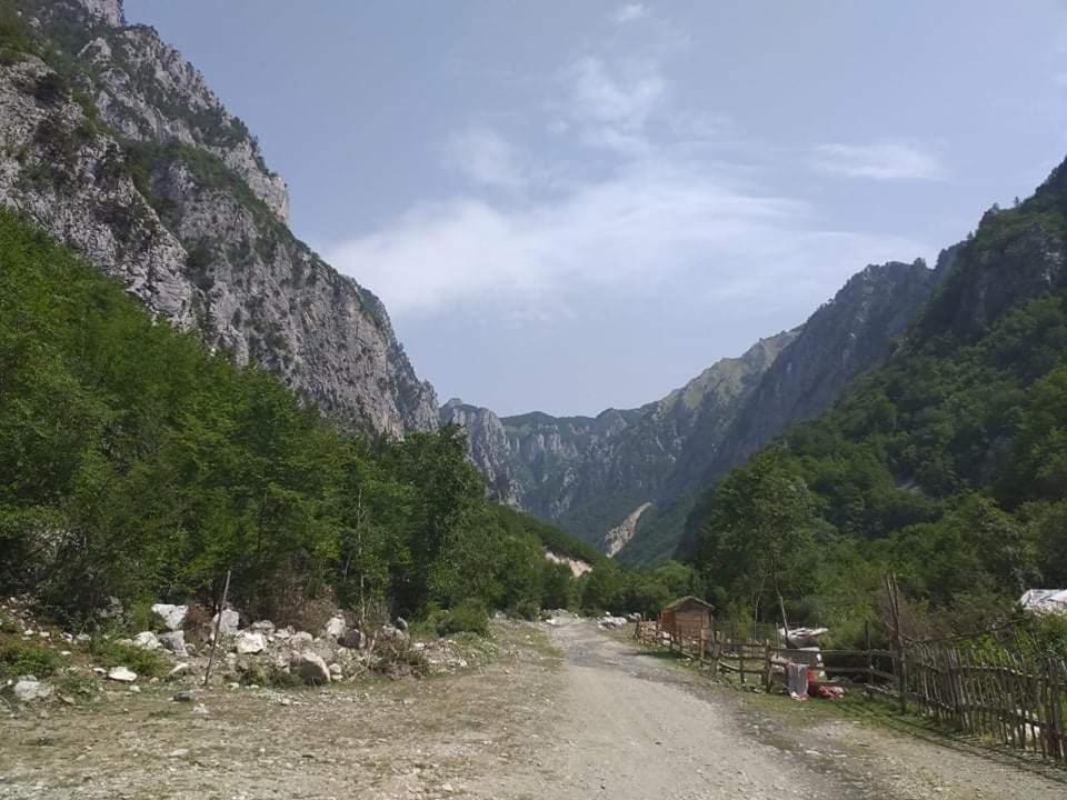 Bujtina 2 Hotel Valbone Bagian luar foto